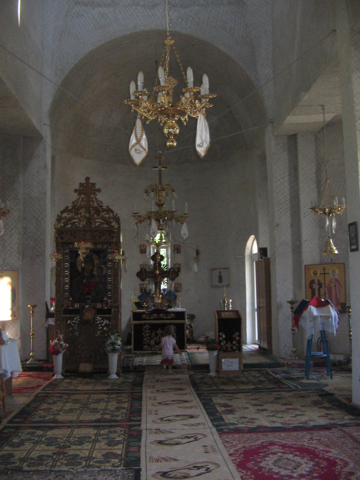 interiorul bisericii 